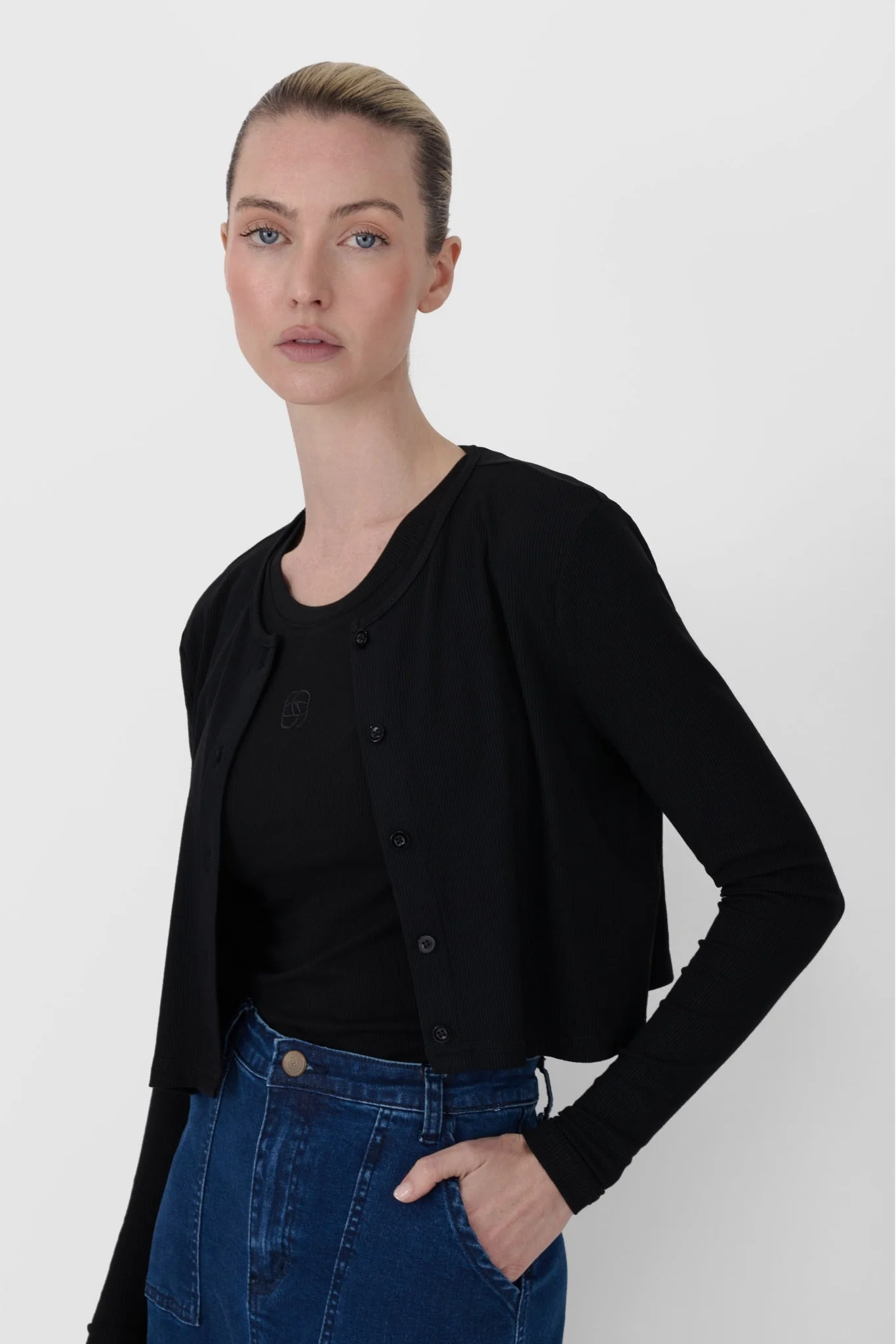 Ribbed Cropped Cardigan - Image 4